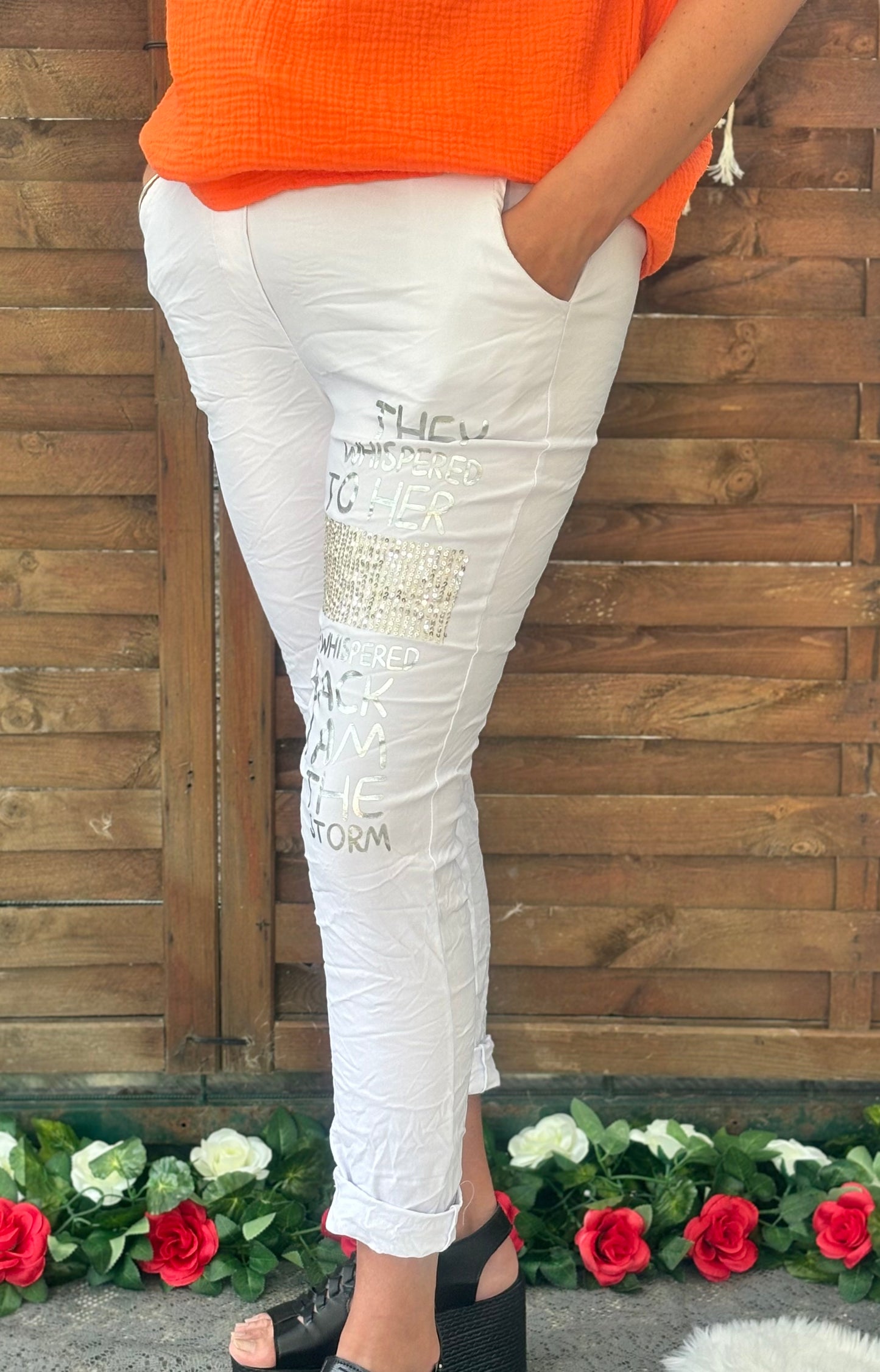 PANTALON LEGER BLANC AVEC MOTIF DORÉ