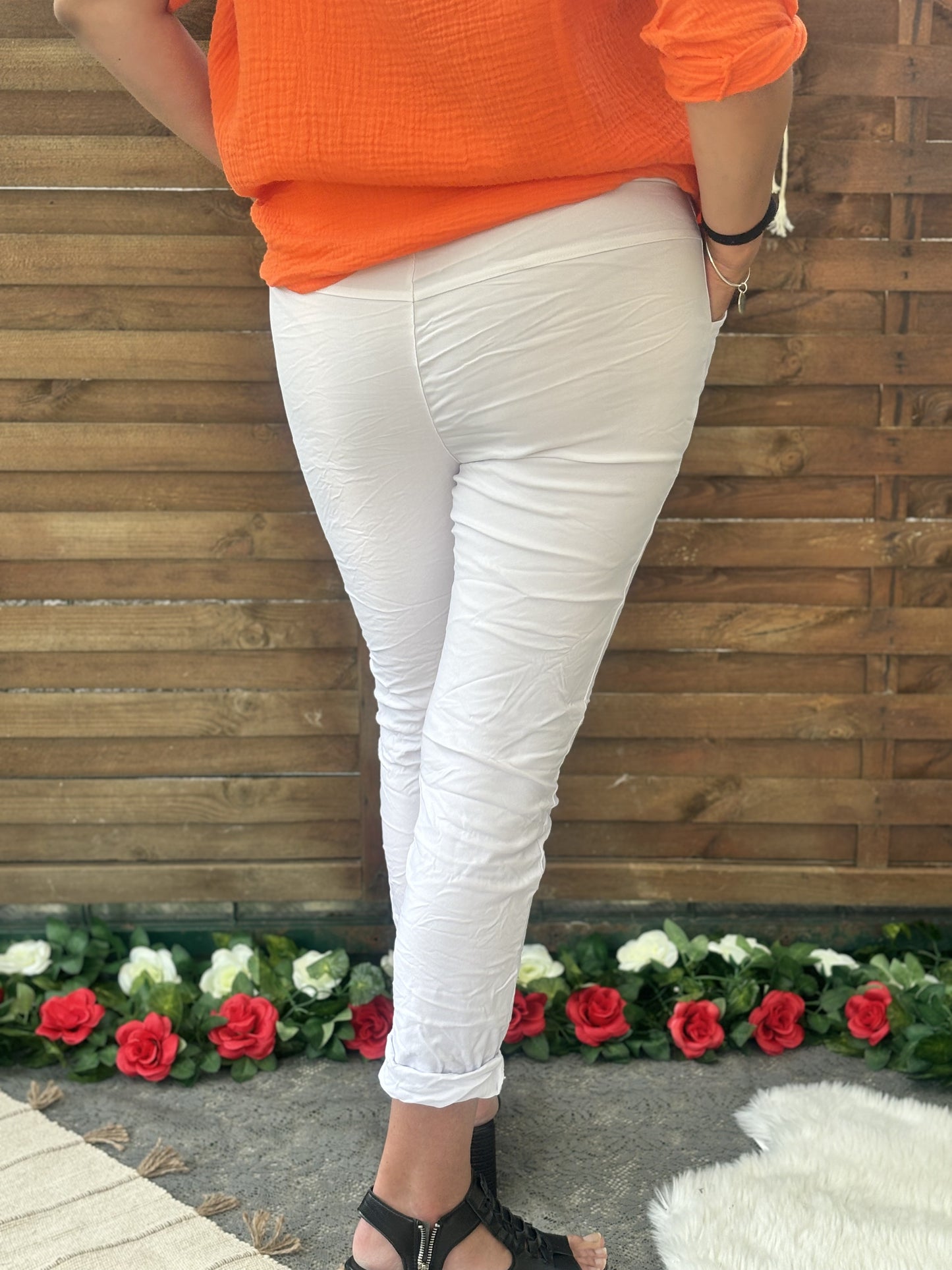 PANTALON LEGER BLANC AVEC MOTIF DORÉ